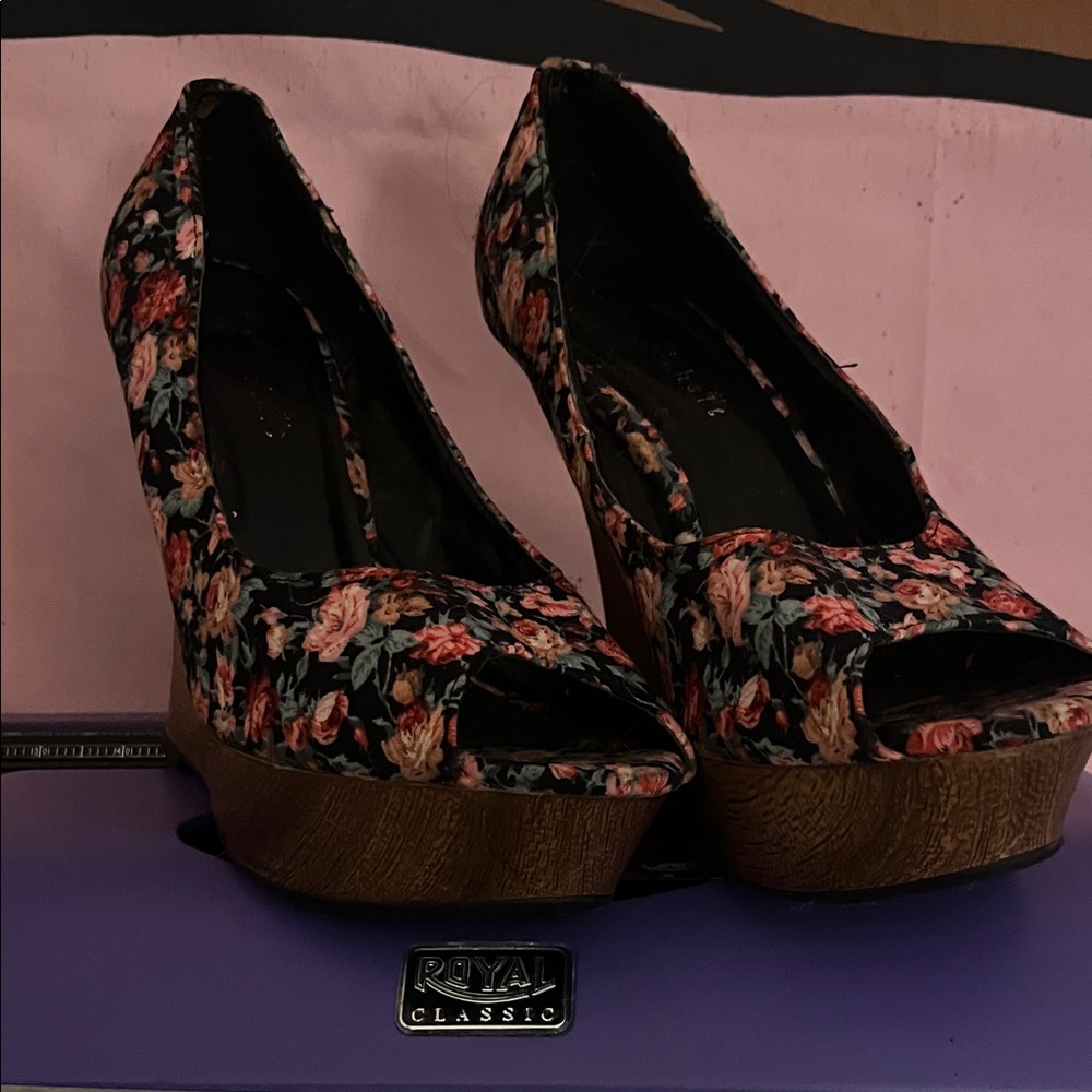 Fahrenheit Black and Pink Floral Wedges